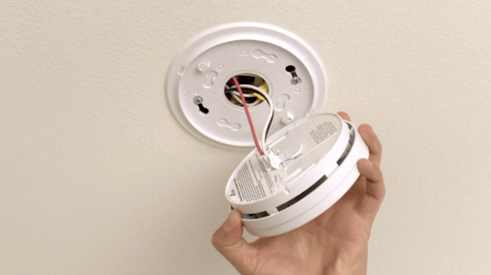 How do you know if smoke alarms are interlinked?